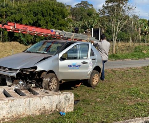 motorista-fica-ferido-em-acidente-na-avenida-li-guerra