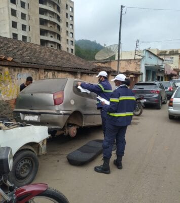 Settran notifica donos de carros abandonados em vias públicas em Monlevade