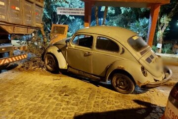 Em São Domingos do Prata, jovem furta fusca, bate o carro e é preso pela PM