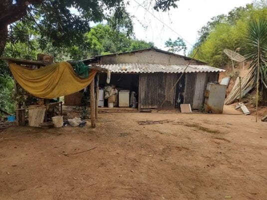 Cuidadora de idosos em Itabira cria vaquinha para arcar com reforma da casa dos pais, na zona rural