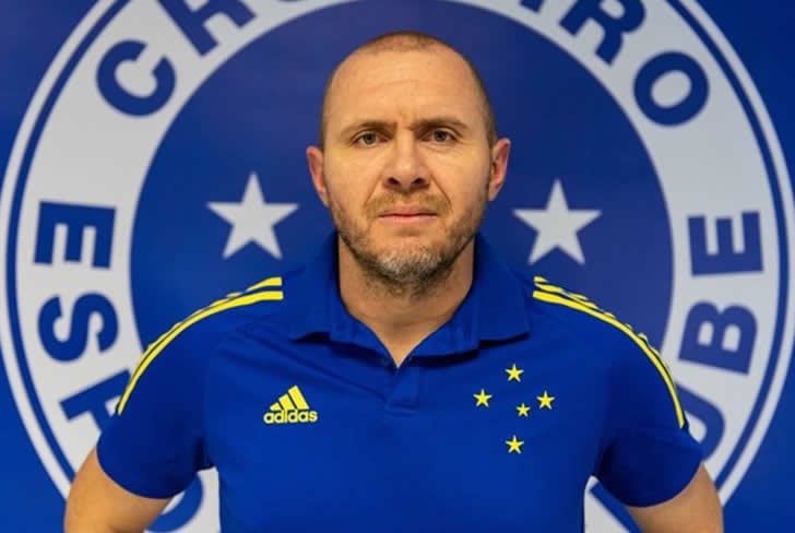 Após eliminação da Copa do Brasil 21, Cruzeiro acredita no trabalho de Mozart para deixar a crise