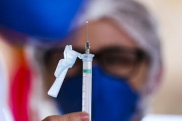 Covid-19: Minas reduz prazo de aplicação da dose de reforço