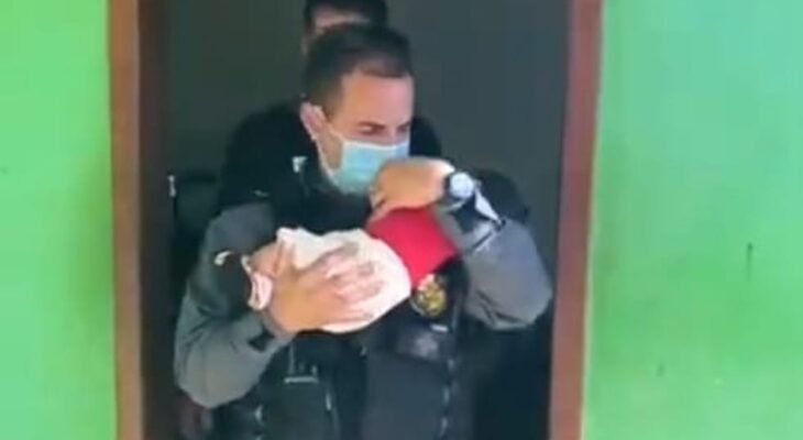 Assustador: mãe deixa bebê como garantia em boca de fumo