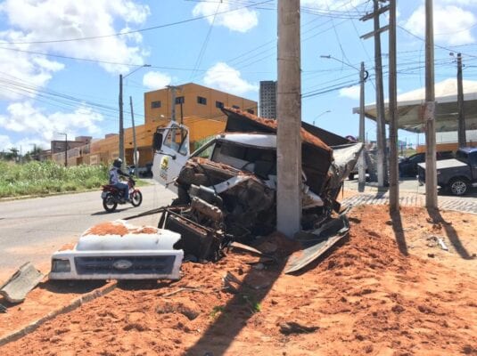 acidente caminhão