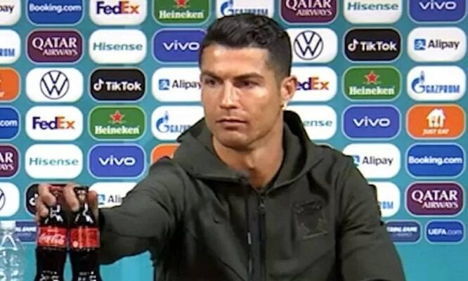 Atitude de Cristiano Ronaldo causa prejuízo bilionário para Coca-Cola