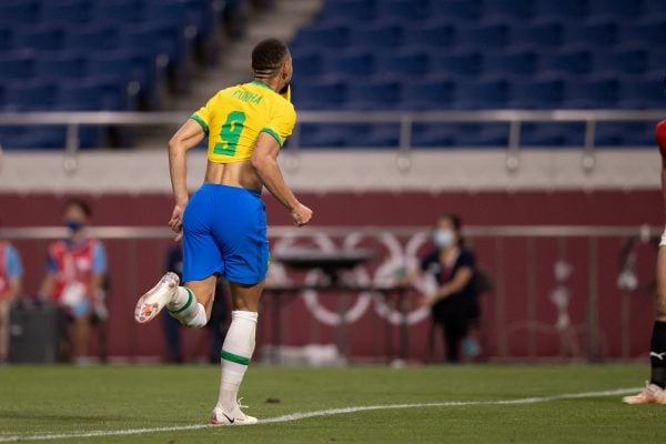 CBF aceita técnico estrangeiro na seleção que "tenha envolvimento com o Brasil"