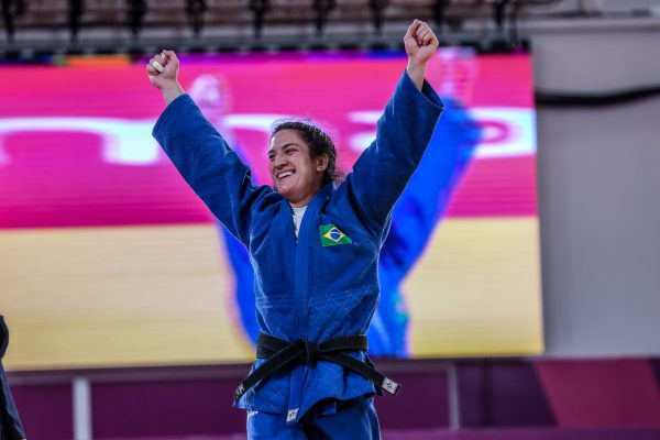 Mayra Aguiar conquista bronze para o Brasil