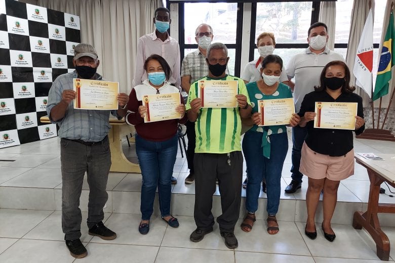 Dr. Laércio homenageia servidores aposentados que aderiram ao Programa de Aposentadoria Incentivada