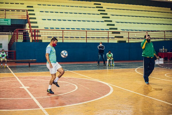 Final do Campeonato Itabirano de Embaixadinha on-line reúne atletas no ginásio Poliesportivo