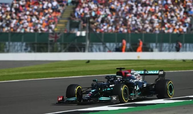 F1: Max Verstappen bate forte depois de toque de Hamilton; veja o vídeo