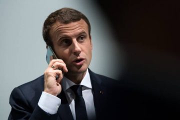 No Brasil, Macron quer jantar com Chico Buarque