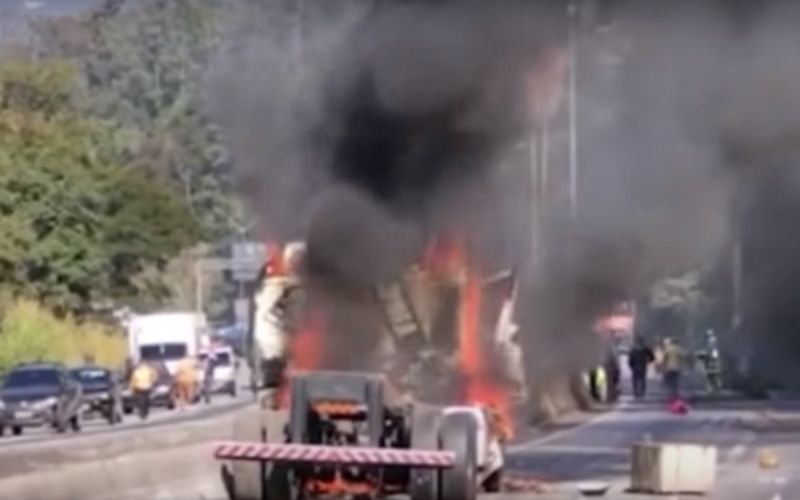 Fernão Dias: acidente com morte causa grande congestionamento