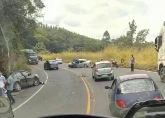 Grave acidente deixa trânsito lento na BR-381 em São Gonçalo do Rio Abaixo