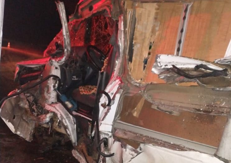 Motorista fica ferido em acidente durante a madrugada na BR-381