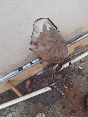 residencia-e-danificada-por-pedra-no-monsenhor-jose-lopes