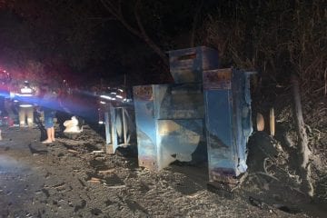 Transformador cai de caminhão e causa acidente grave na BR-381