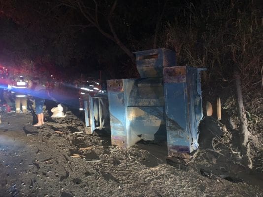 transformador-cai-de-caminhao-e-causa-acidente-grave-na-br-381