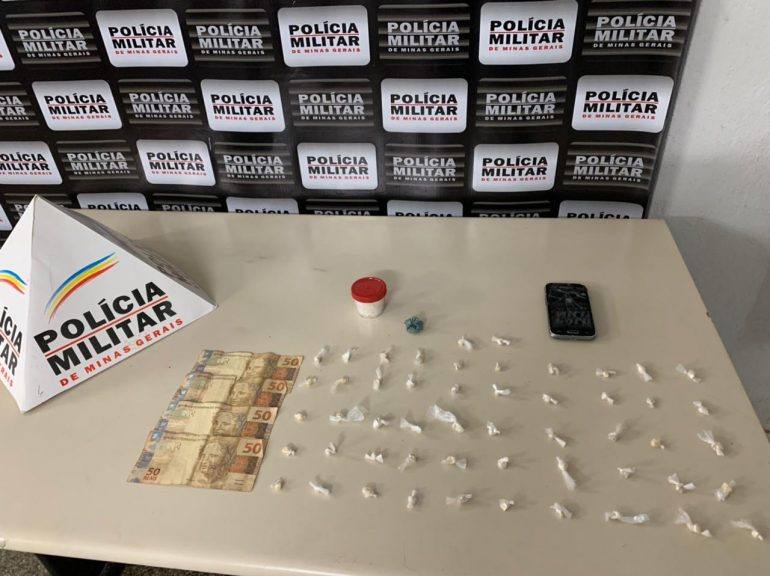 Polícia Militar prende cinco suspeitos por tráfico de drogas em Monlevade