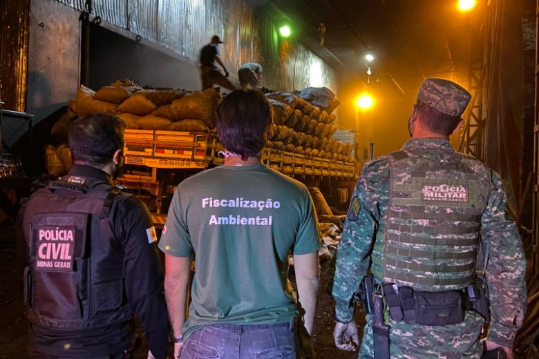 Dois são presos em operação contra comércio ilegal de carvão
