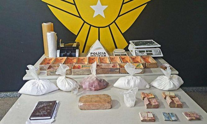 Homem é preso em laboratório de refino de crack