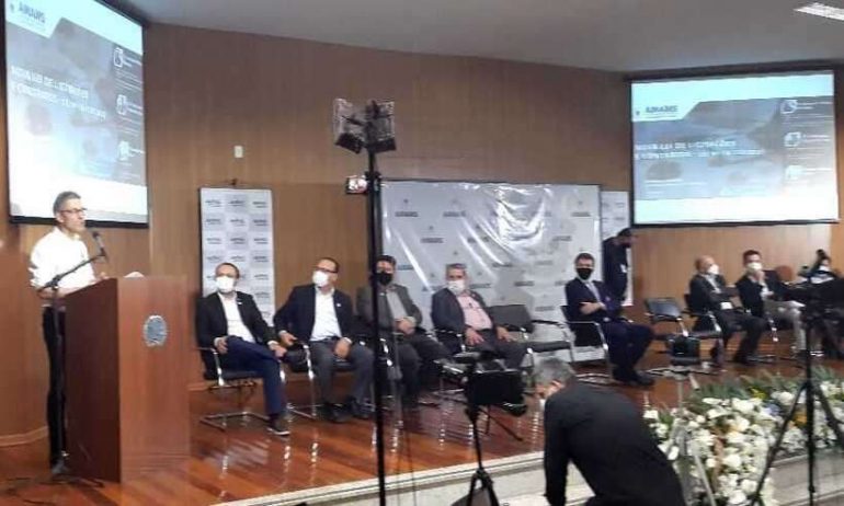 Minas deverá ter terceira dose da vacina contra o coronavírus, afirma Zema