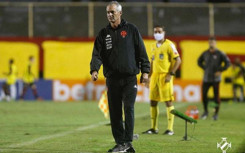 De olho no G-4 da Série B, Vasco enfrenta o Vila Nova em São Januário