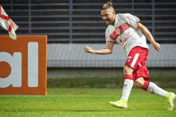 Com gol olímpico, CRB bate o Brusque e assume a vice-liderança da Série B