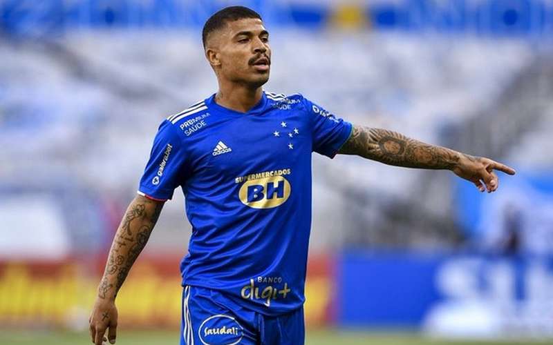 Marcinho testa positivo para COVID-19 e será desfalque no Cruzeiro