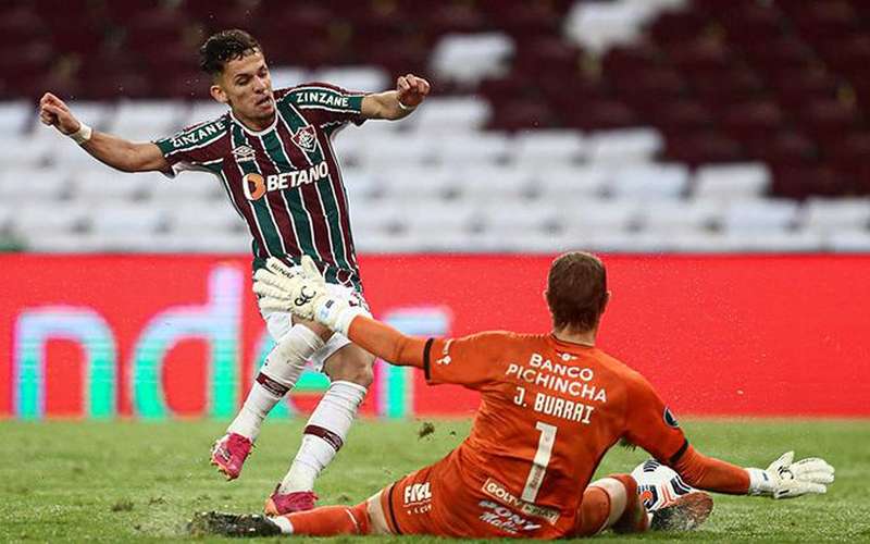Lesão muscular tira Gabriel Teixeira de decisão do Fluminense na Liberta