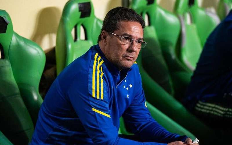Luxemburgo escala Cruzeiro com três mudanças para jogo com Sampaio Corrêa Luxemburgo escala Cruzeiro com três mudanças para jogo com Sampaio Corrêa