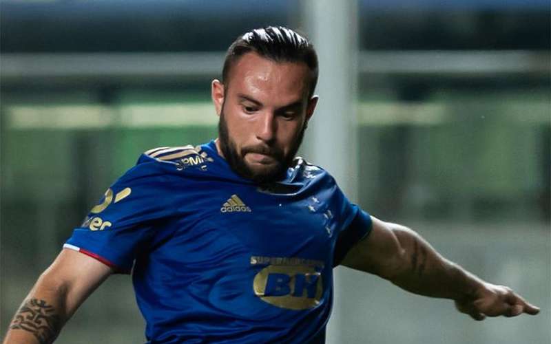 Gols, assistências e finalizações: Giovanni celebra evolução no Cruzeiro Gols, assistências e finalizações: Giovanni celebra evolução no Cruzeiro