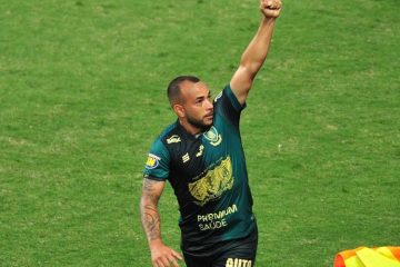 Rodolfo entra, encerra longo jejum de gols e garante empate do América