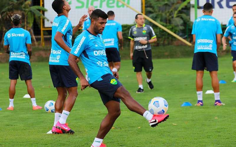 Em jogo atrasado, Cuiabá e Grêmio fazem duelo direto contra rebaixamento Em jogo atrasado, Cuiabá e Grêmio fazem duelo direto contra rebaixamento