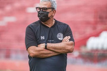 Após derrota para o Cruzeiro, Hélio dos Anjos pede demissão do Náutico