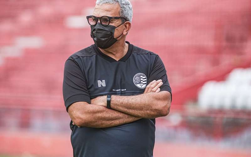 Após derrota para o Cruzeiro, Hélio dos Anjos pede demissão do Náutico