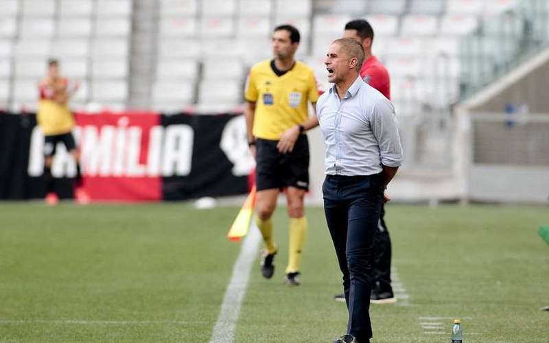 ‘Novo Corinthians’ de Sylvinho tem aposta na base e reciclagem de Jô