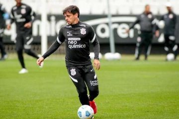 Fagner continua em tratamento e é dúvida para o duelo com o Grêmio