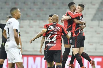 Athletico bate Santos em casa e sai na frente no duelo pela Copa do Brasil