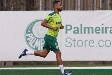 Em recuperação, lateral Jorge treina com bola pela 1ª vez no Palmeiras