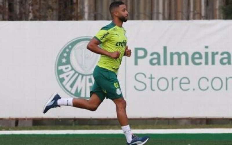 Em recuperação, lateral Jorge treina com bola pela 1ª vez no Palmeiras Em recuperação, lateral Jorge treina com bola pela 1ª vez no Palmeiras