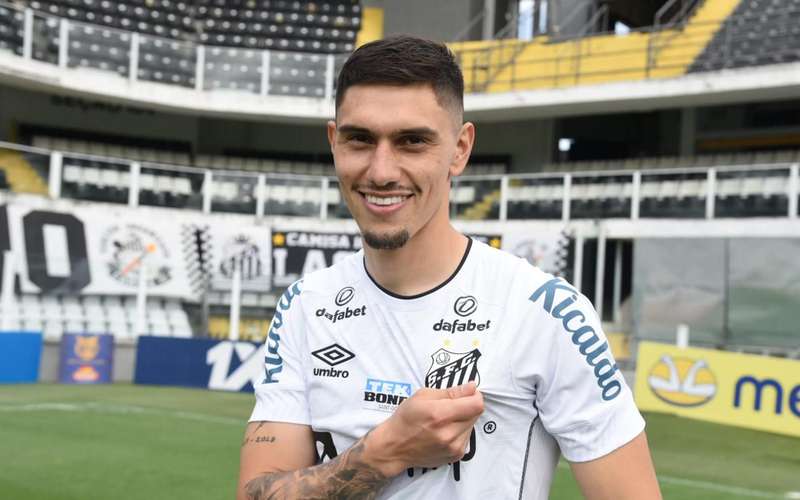 Santos anuncia a contratação do zagueiro uruguaio Emiliano Velázquez