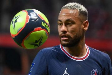 Jogadores brasileiros lideram transferências na última década, com R$ 36 bi