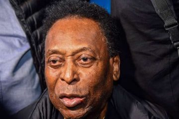 Pelé nega desmaio e diz que se internou para exames: ‘Estou bem de saúde’