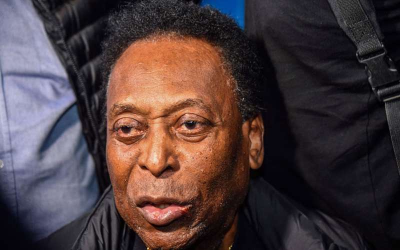Pelé nega desmaio e diz que se internou para exames: ‘Estou bem de saúde’