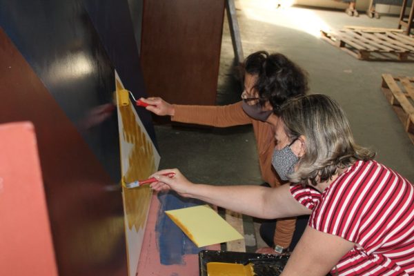 Professores da Fundação Casa de Cultura reciclam materiais para decoração da sede