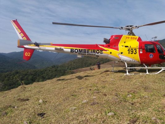 Carro capota na MG-20 e deixa duas vítimas em estado grave
