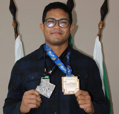 Dr. Laércio recebe o monlevadense colecionador de medalhas do Jiu Jitsu