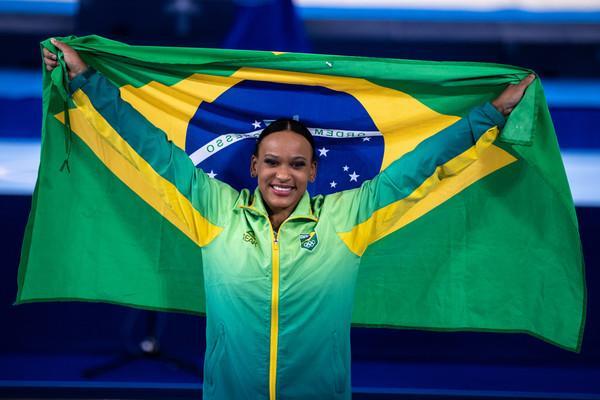 Após medalhas em Tóquio, Rebeca Andrade é homenageada pelo COB
