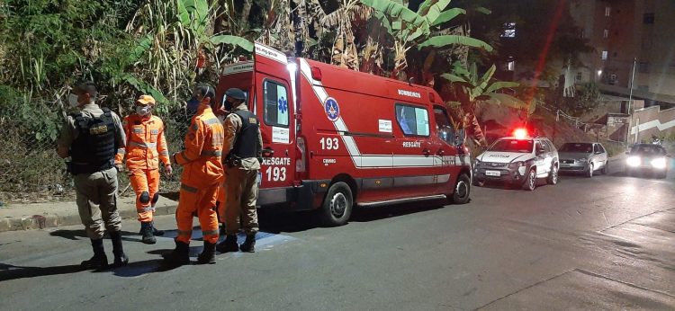 Motorista desvia de um acidente de carro e colide com ciclista em Itabira