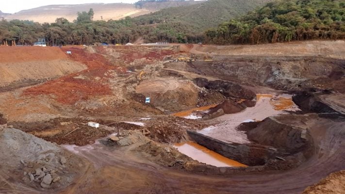 Deslizamento de aterro em mineradora assusta moradores de Sarzedo; rompimento de barragem é descartado